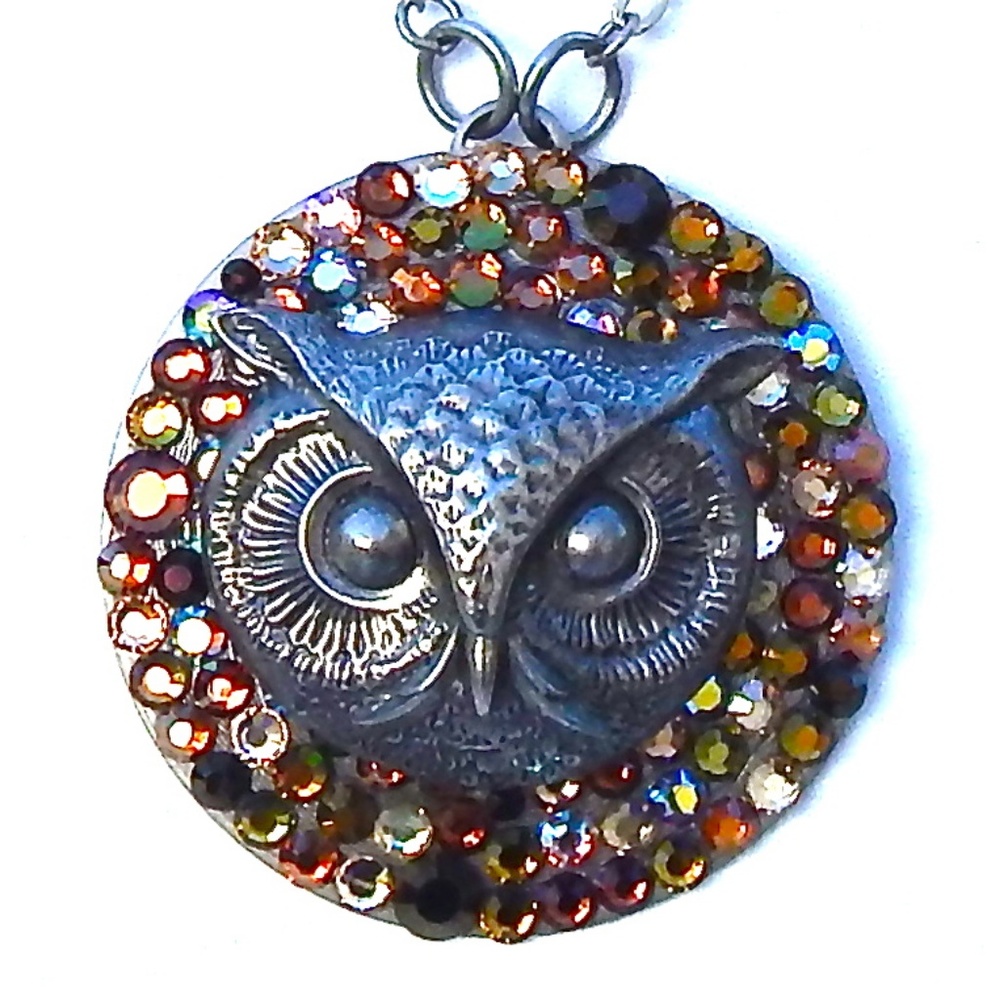 GASOLINE GLAMOUR OWL MEDALLIOM